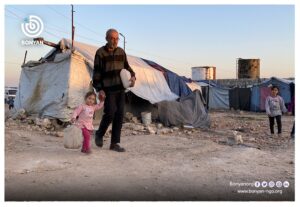 رحلة الشقاء والمعاناة الشتوية المتجددة للنازحين في مخيمات الشمال السوري
