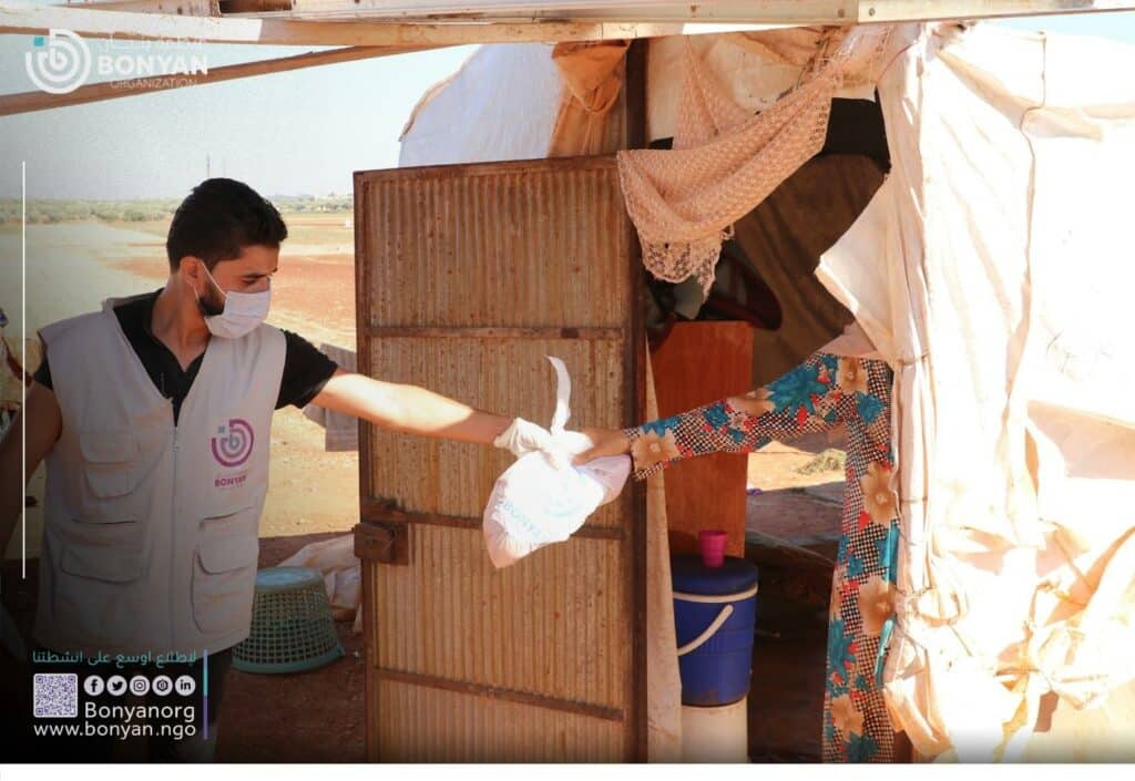 تبرع بالخبز للاجئين في المخيمات